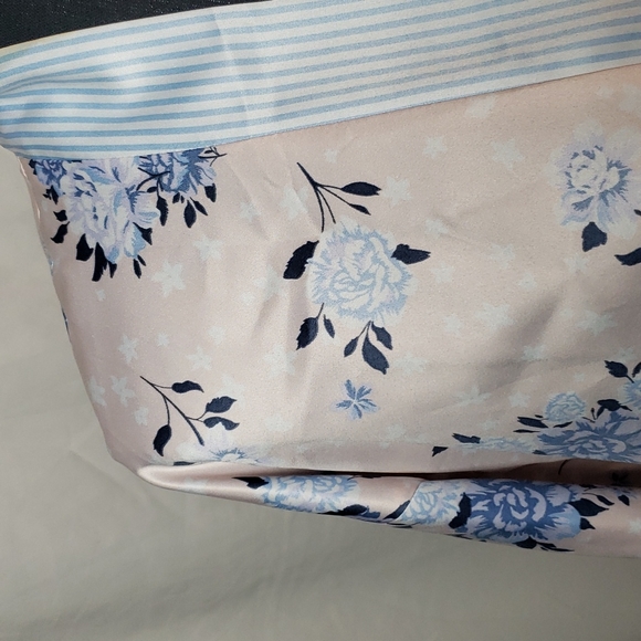 Pink robe - Picture 8 of 10